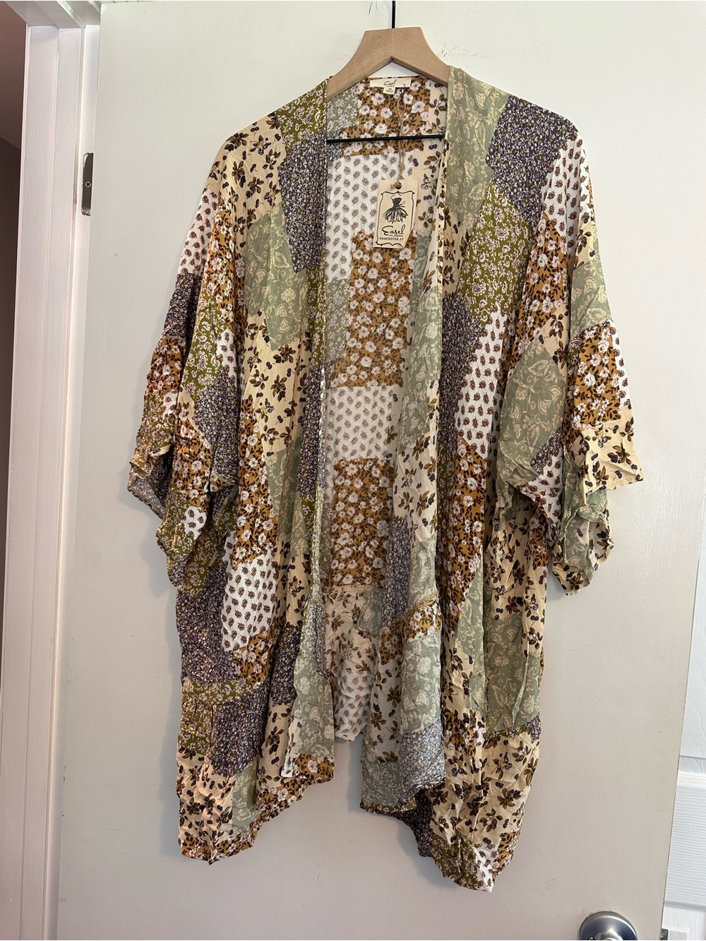 NWT Easel Floral Patchwork Quilt Kimono Cardigan Beach Coverup  Size Med